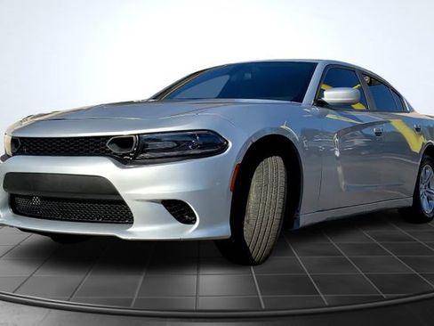 Used 2020 Dodge Charger SXT w/ Leather Interior Group image 3
