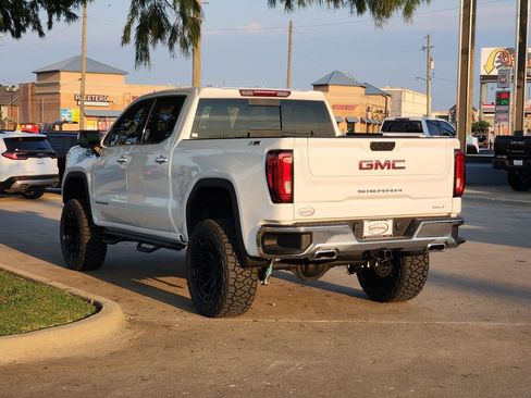New 2026 GMC Sierra 1500 SLT image 4