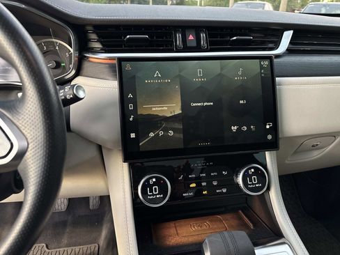 Used 2023 Jaguar F-PACE R-Dynamic S image 26