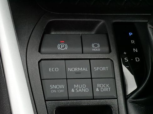 Used 2024 Toyota RAV4 XLE AWD/4WD image 28