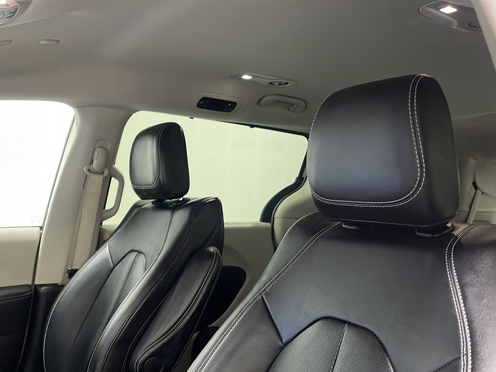 Used 2024 Chrysler Pacifica Touring-L FWD image 12