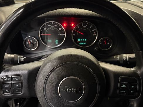 Used 2012 Jeep Wrangler Unlimited Sahara AWD/4WD image 9