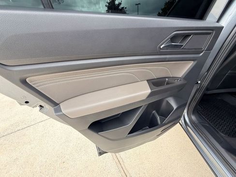 Used 2022 Volkswagen Atlas Cross Sport SE image 17