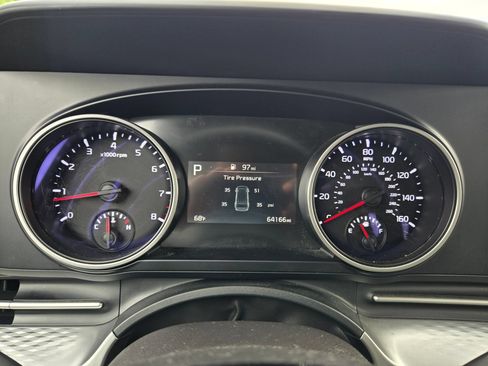 Used 2024 Kia Carnival LX FWD image 27