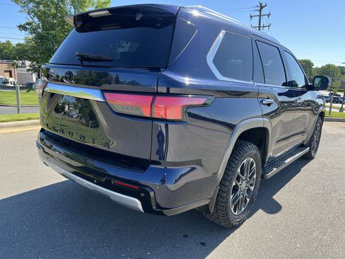 Used 2024 Toyota Sequoia Limited w/ Tow Technology Package AWD/4WD image 9