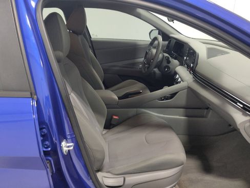 Used 2025 Hyundai Elantra SE FWD image 21