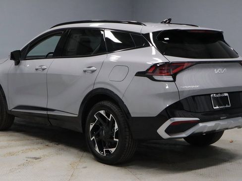 Used 2023 Kia Sportage SX image 9
