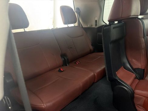 Used 2016 Lexus LX 570 4WD w/ Luxury Package image 28