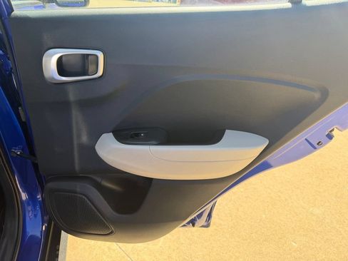 Used 2024 Hyundai Venue SEL FWD image 33