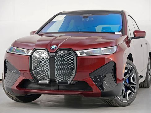 Used 2022 BMW iX xDrive50 w/ Premium Package image 3