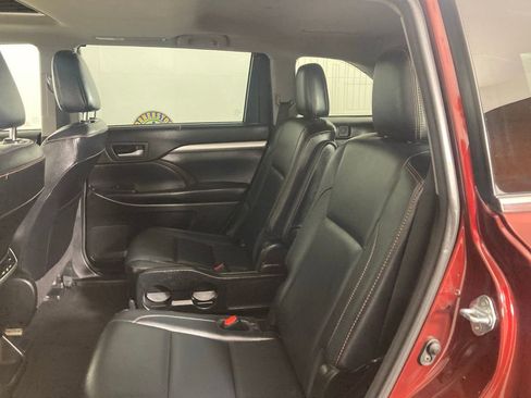 Used 2017 Toyota Highlander XLE image 14