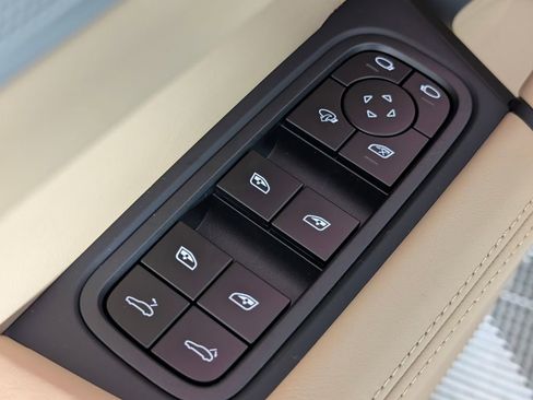 New 2026 Porsche Cayenne image 26