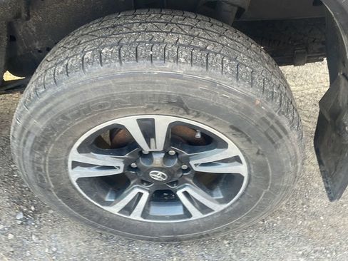 Used 2018 Toyota Tacoma TRD Sport image 20