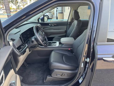 Used 2026 Kia Carnival FWD image 24