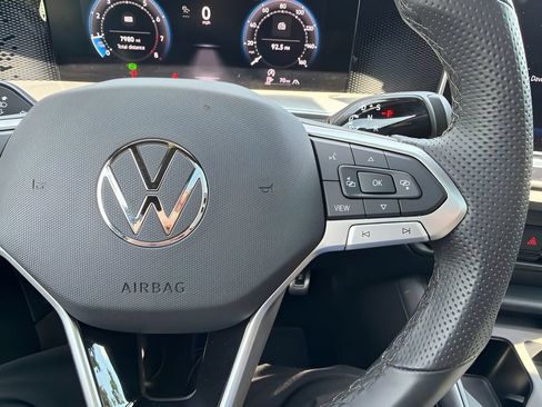 Used 2025 Volkswagen Tiguan SE R-Line AWD/4WD image 13