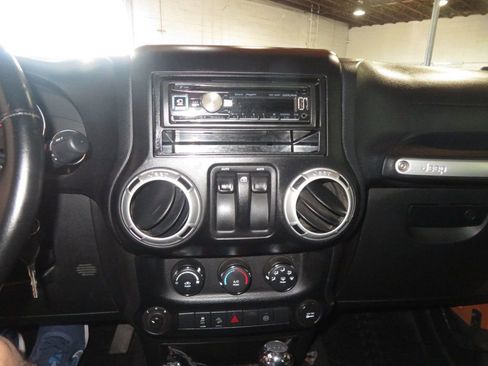 Used 2012 Jeep Wrangler Sahara image 29