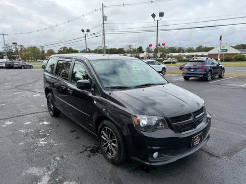 Used 2014 Dodge Grand Caravan SXT image 5