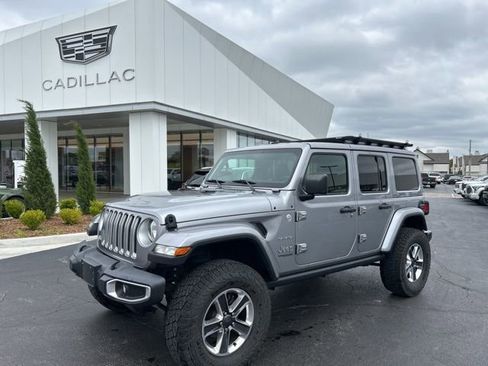 Used 2019 Jeep Wrangler Unlimited Sahara w/ Cold Weather Group AWD/4WD image 2