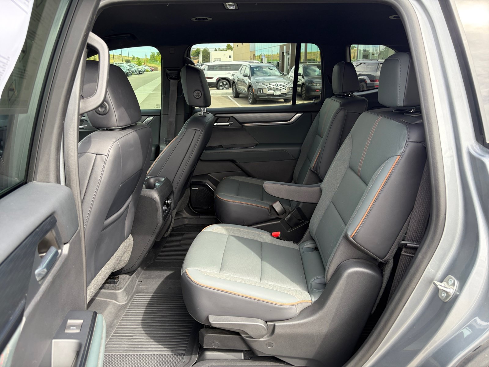 Used 2024 GMC Acadia AT4 w/ Luxury Package AWD/4WD image 17
