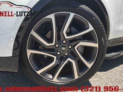 Used 2024 Land Rover Discovery Dynamic SE AWD/4WD image 2