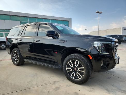 Used 2024 GMC Yukon AT4 w/ Technology Package AWD/4WD image 8