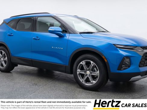 Used 2025 Chevrolet Blazer LT FWD image 1