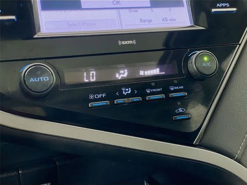 Used 2020 Toyota Camry SE FWD image 18