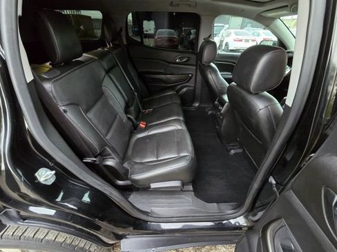 Used 2019 GMC Acadia SLT w/ LPO, Floor Liner Package image 14