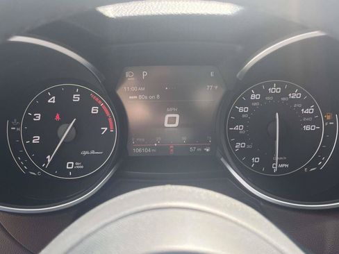 Used 2019 Alfa Romeo Stelvio Ti Sport w/ Quick Order Package 22S Sport AWD/4WD image 3