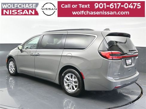 Used 2022 Chrysler Pacifica Touring-L image 3