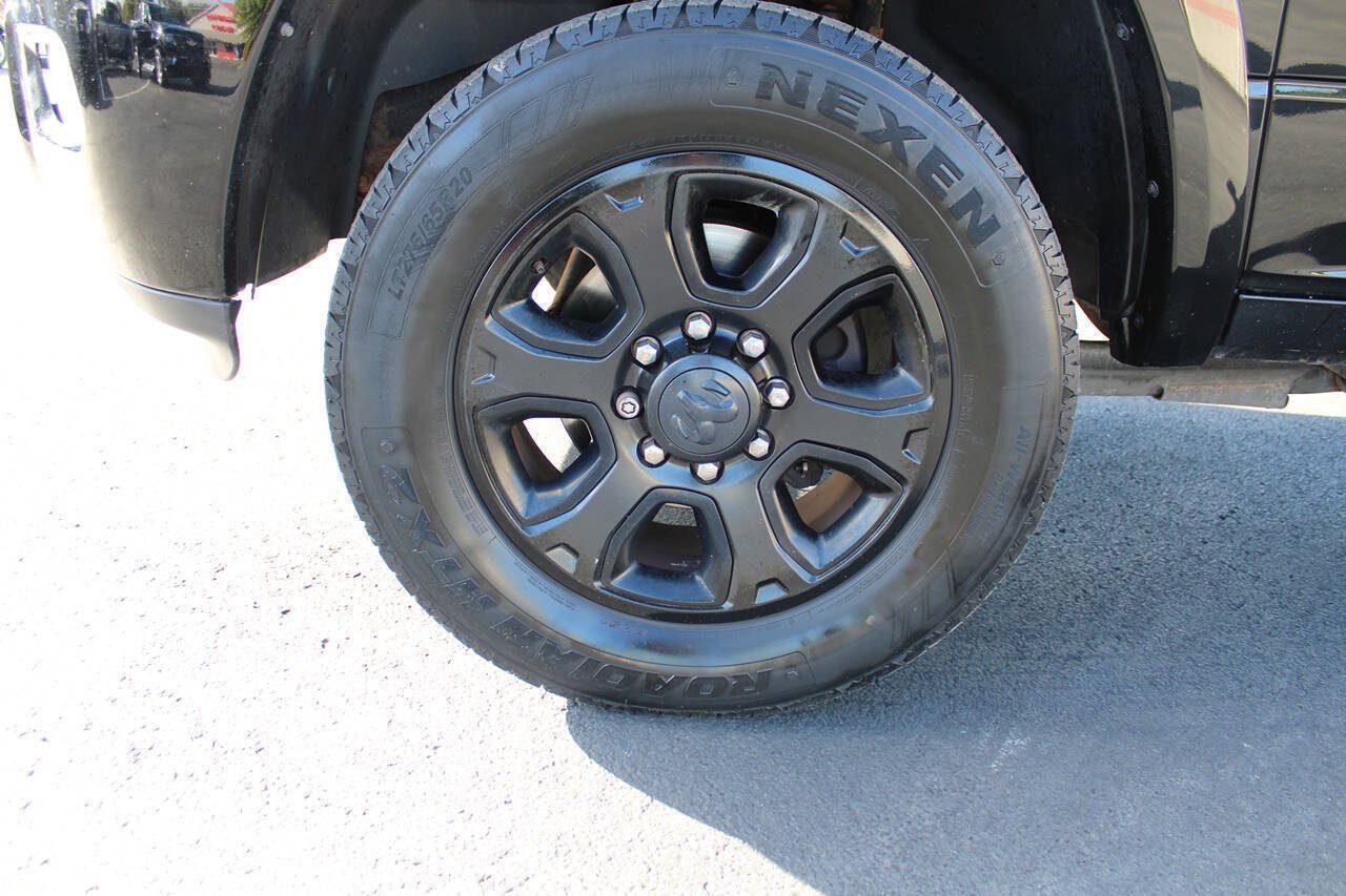 Used 2015 RAM 3500 Laramie w/ Black Appearance Group AWD/4WD image 14