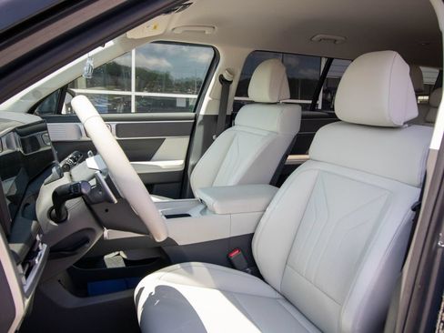 Used 2025 Hyundai Santa Fe SEL FWD image 7