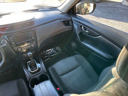 Used 2018 Nissan Rogue SV w/ Premium Package image 29