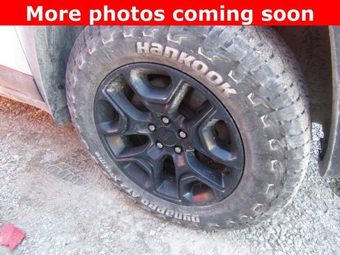 Used 2020 Jeep Cherokee Trailhawk image 9