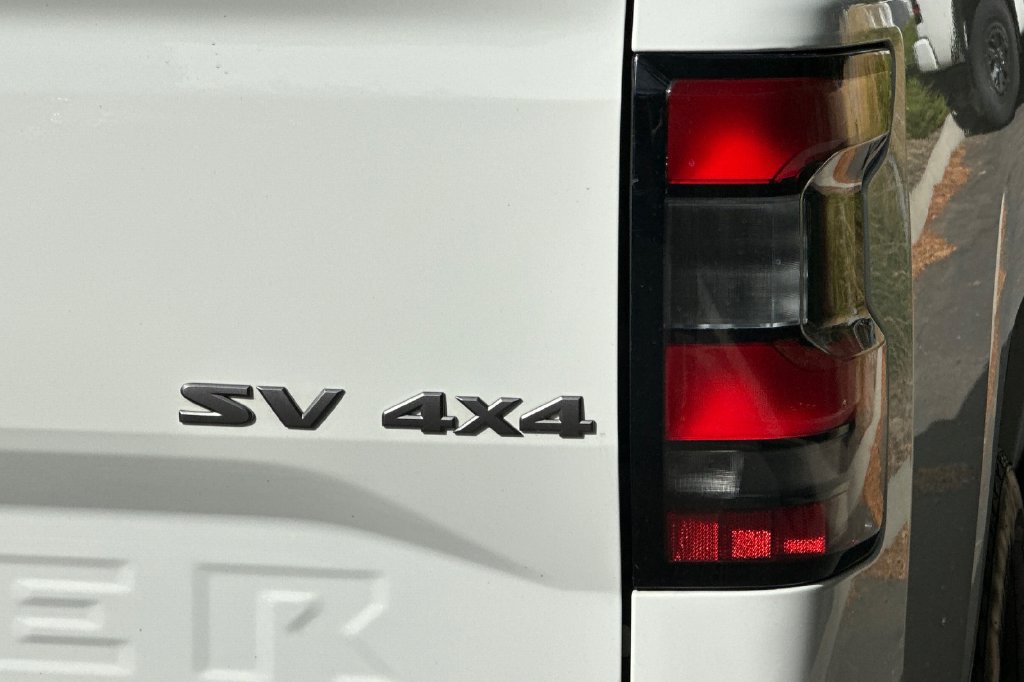 Used 2022 Nissan Frontier SV AWD/4WD image 9