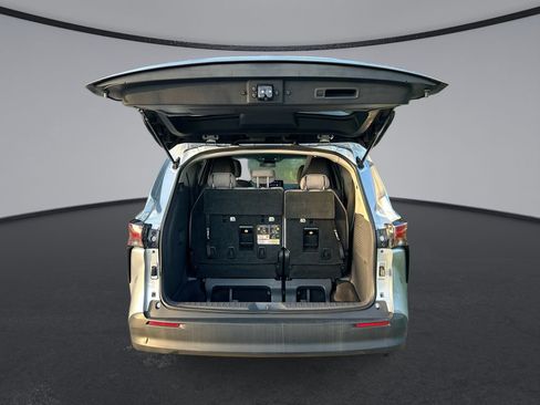 Used 2021 Toyota Sienna LE FWD image 31