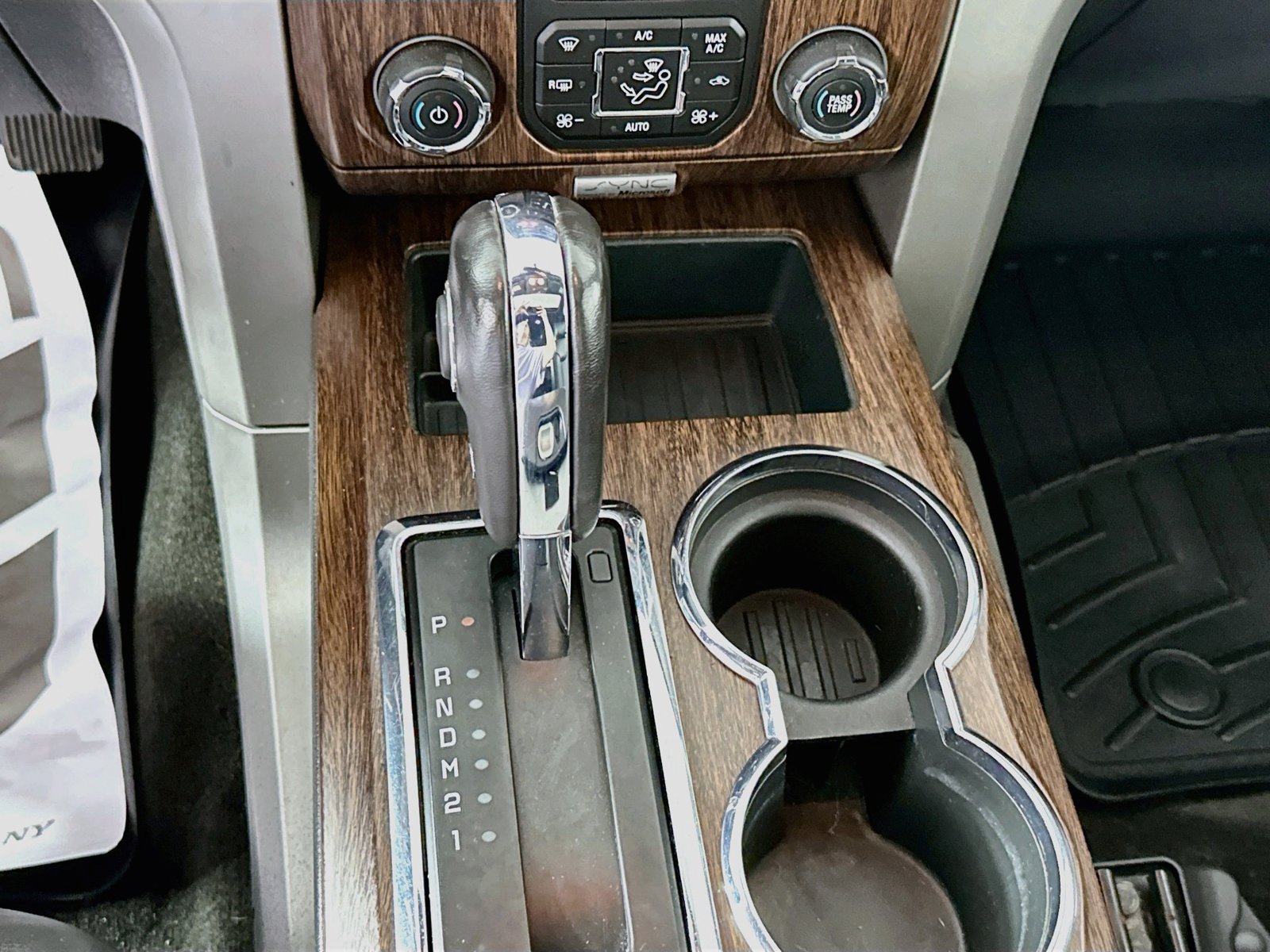 Used 2014 Ford F150 Lariat w/ Equipment Group 502A Luxury AWD/4WD image 15