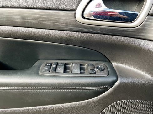 Used 2021 Jeep Grand Cherokee Laredo image 17