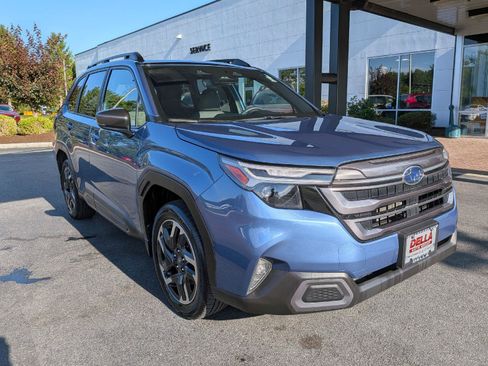Used 2025 Subaru Forester Limited AWD/4WD image 3