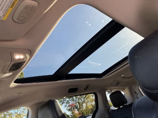 Used 2018 Chrysler Pacifica Limited w/ Advanced Safetytec Group FWD image 15