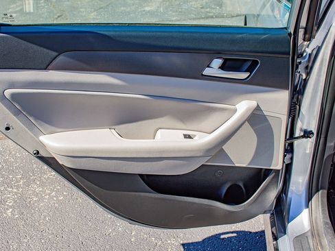 Used 2016 Hyundai Sonata Sport w/ Option Group 02 FWD image 11