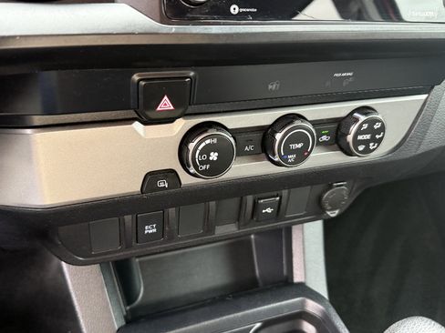 Used 2020 Toyota Tacoma SR w/ SR Convenience Package RWD image 12