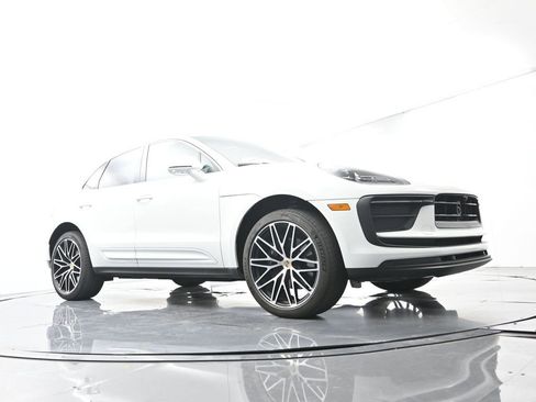 Certified 2025 Porsche Macan AWD/4WD image 53