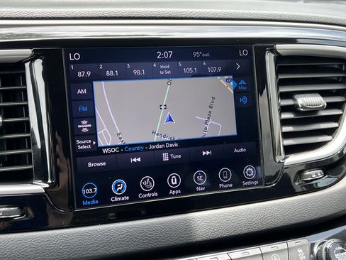 Used 2020 Chrysler Pacifica Touring-L w/ Advanced Safetytec Group FWD image 24