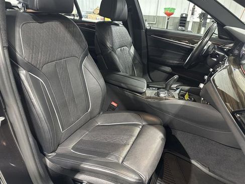 Used 2020 BMW M550i xDrive image 17