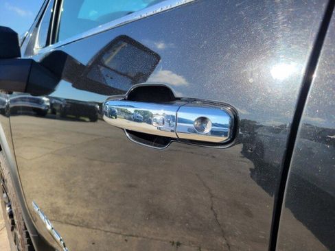 Used 2023 GMC Sierra 3500 Denali w/ Denali Black Diamond Edition AWD/4WD image 9