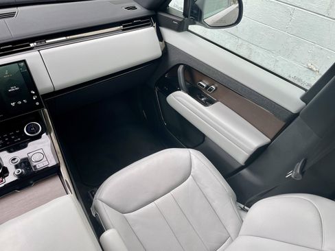 Used 2023 Land Rover Range Rover Sport SE AWD/4WD image 18