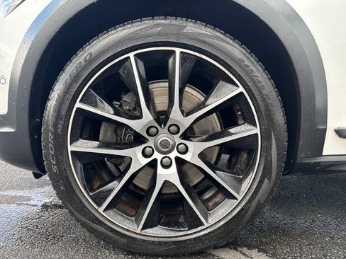 Used 2017 Volvo V90 T6 Cross Country image 18