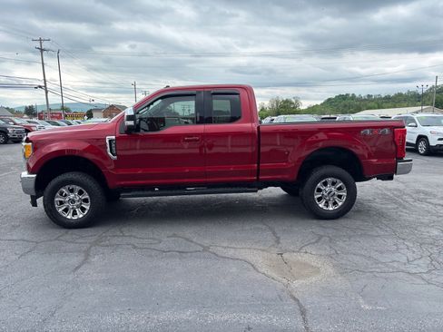 Used 2017 Ford F250 XLT w/ XLT Premium Package AWD/4WD image 4