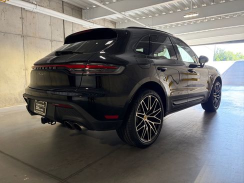 Certified 2026 Porsche Macan AWD/4WD image 10